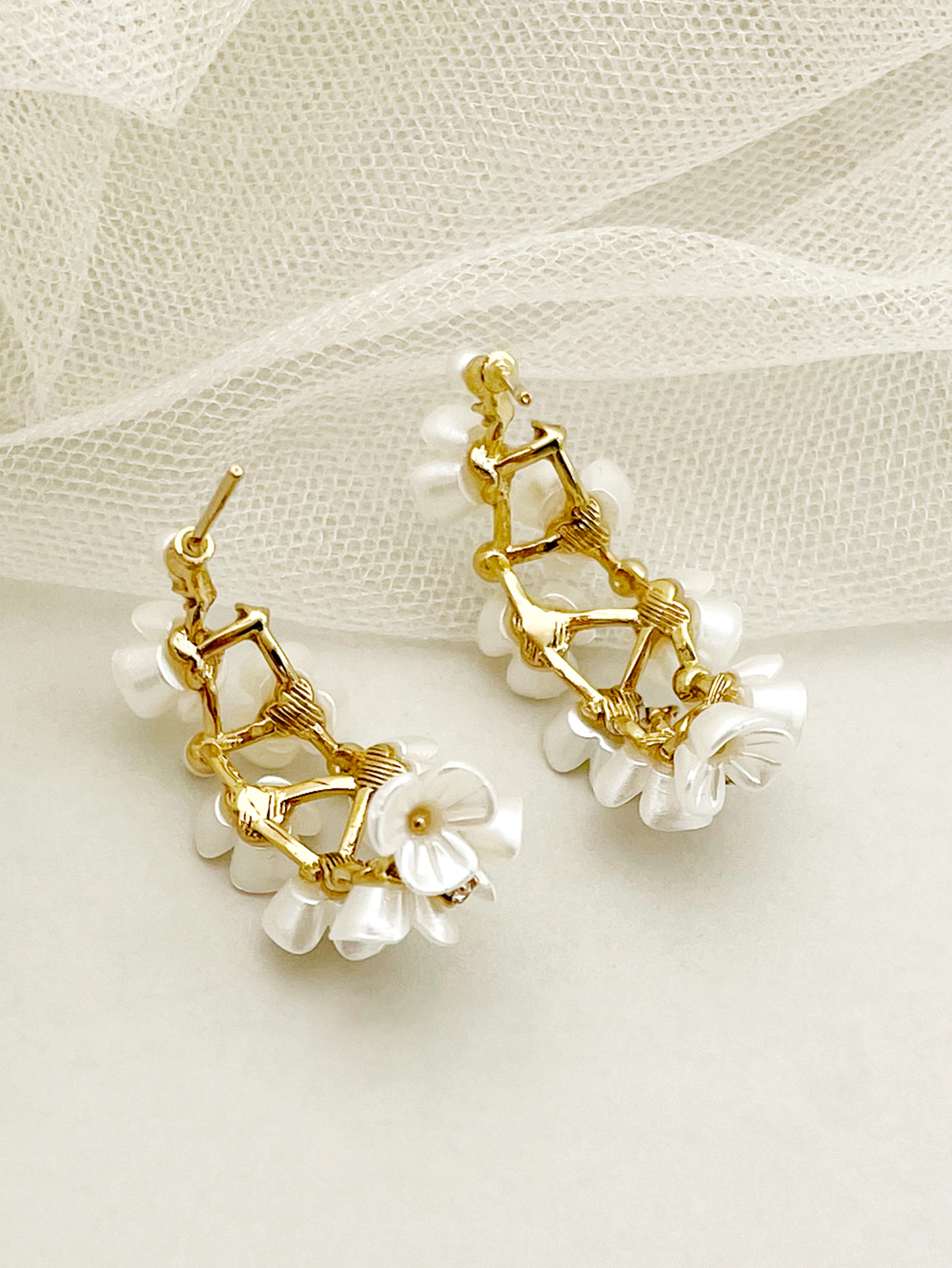 1 Pair Elegant Flower Plating Inlay 304 Stainless Steel Pearl Shell 14K Gold Plated Ear Studs display picture 2