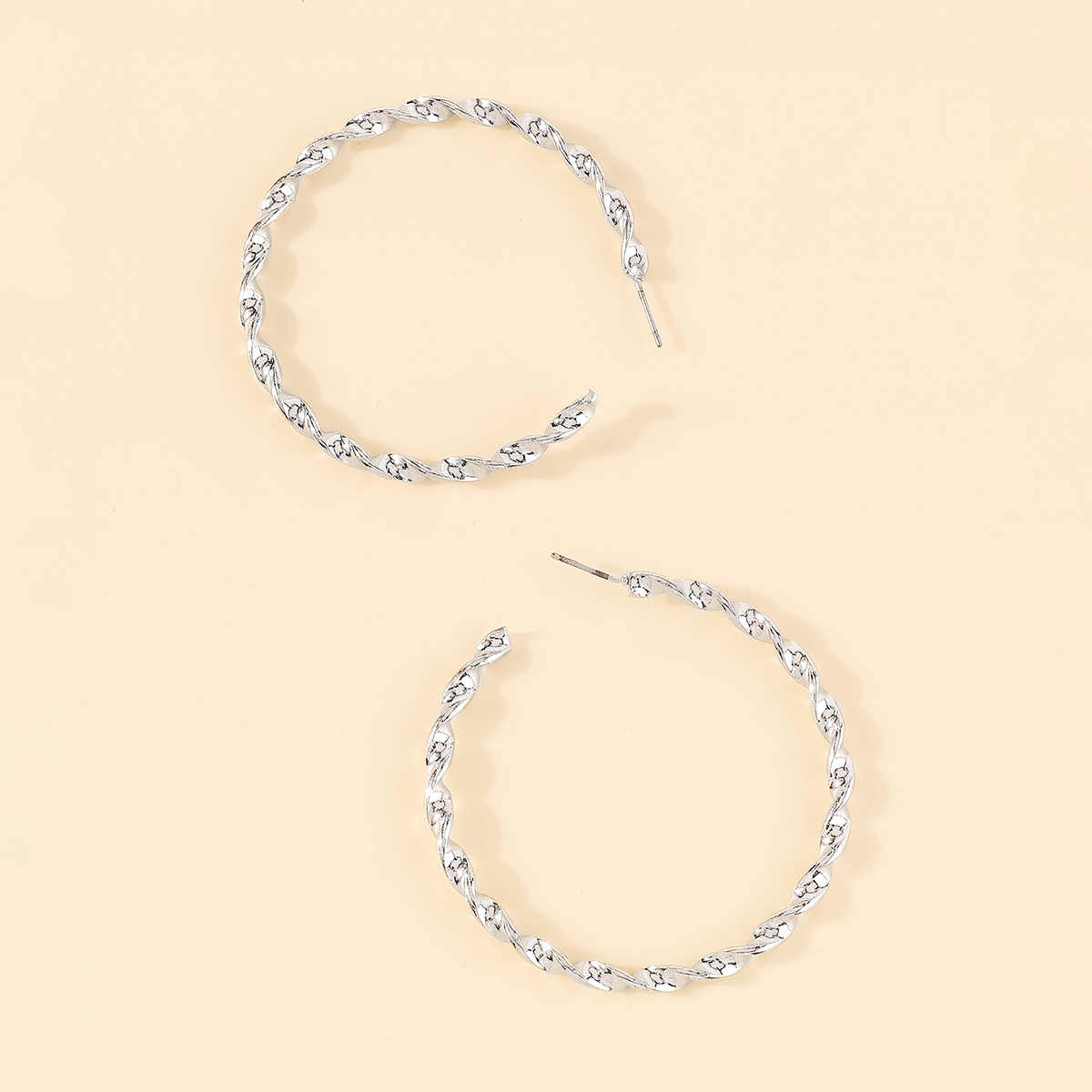 1 Paire Style Simple Style Classique Forme C Évider Le Fer Boucles D'Oreilles display picture 10