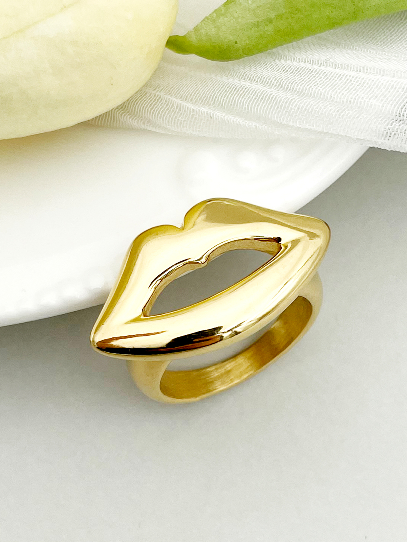 304 Stainless Steel 14K Gold Plated Artistic Plating Lips Rings display picture 1