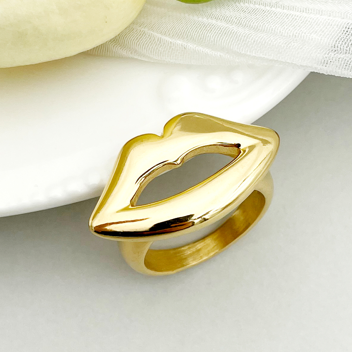 304 Stainless Steel 14K Gold Plated Artistic Plating Lips Rings display picture 3