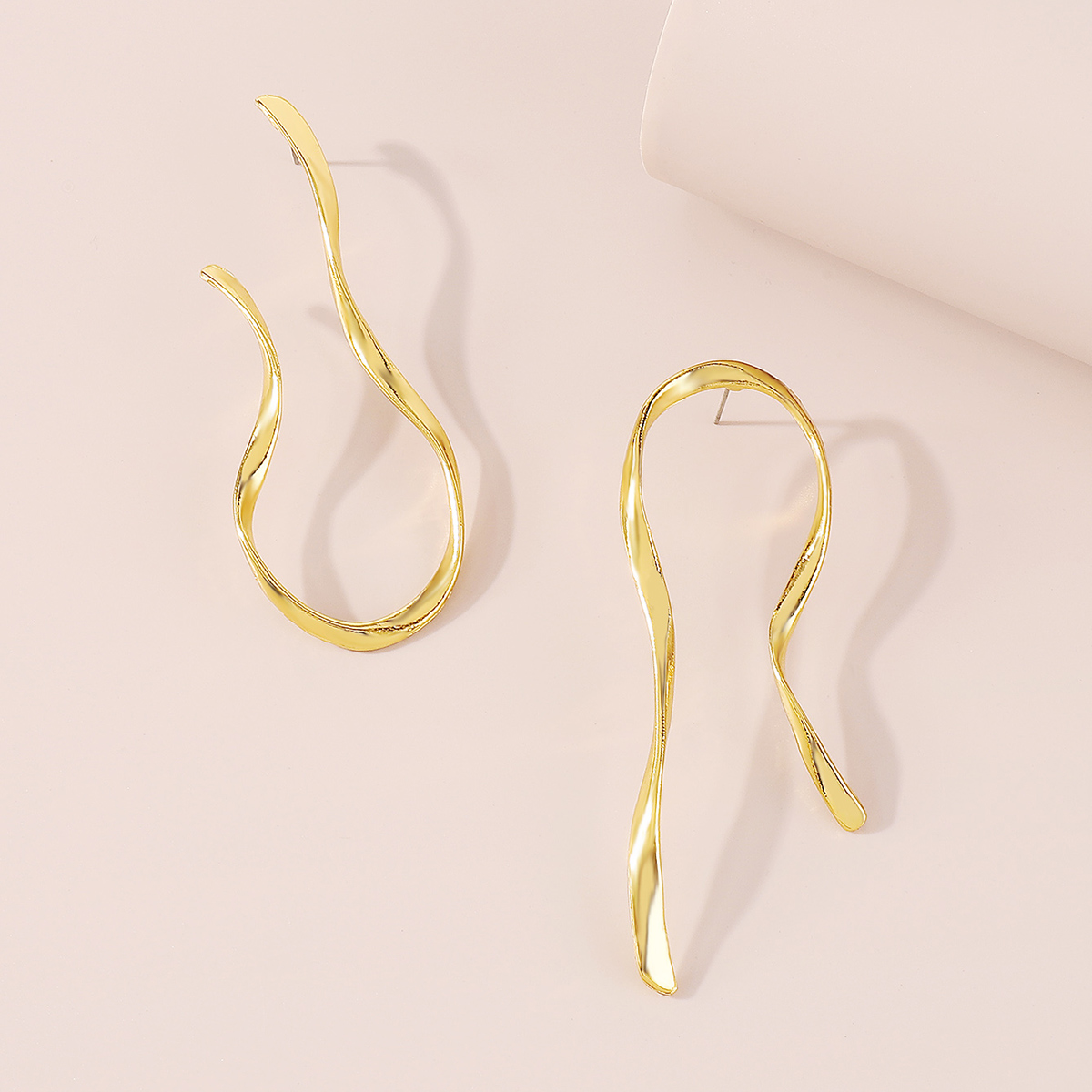 Vintage Style Exaggerated Simple Style Irregular Alloy Asymmetrical Irregular Women's Ear Studs display picture 11
