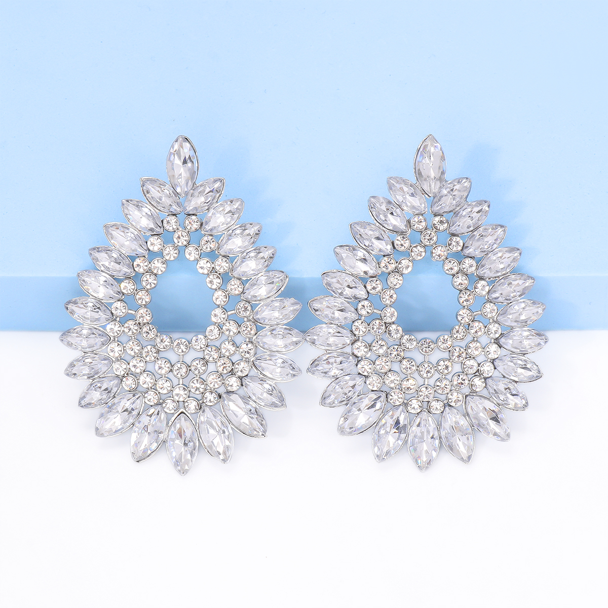 Elegant Glam Water Droplets Alloy Inlay Acrylic Artificial Diamond Women's Ear Studs display picture 10