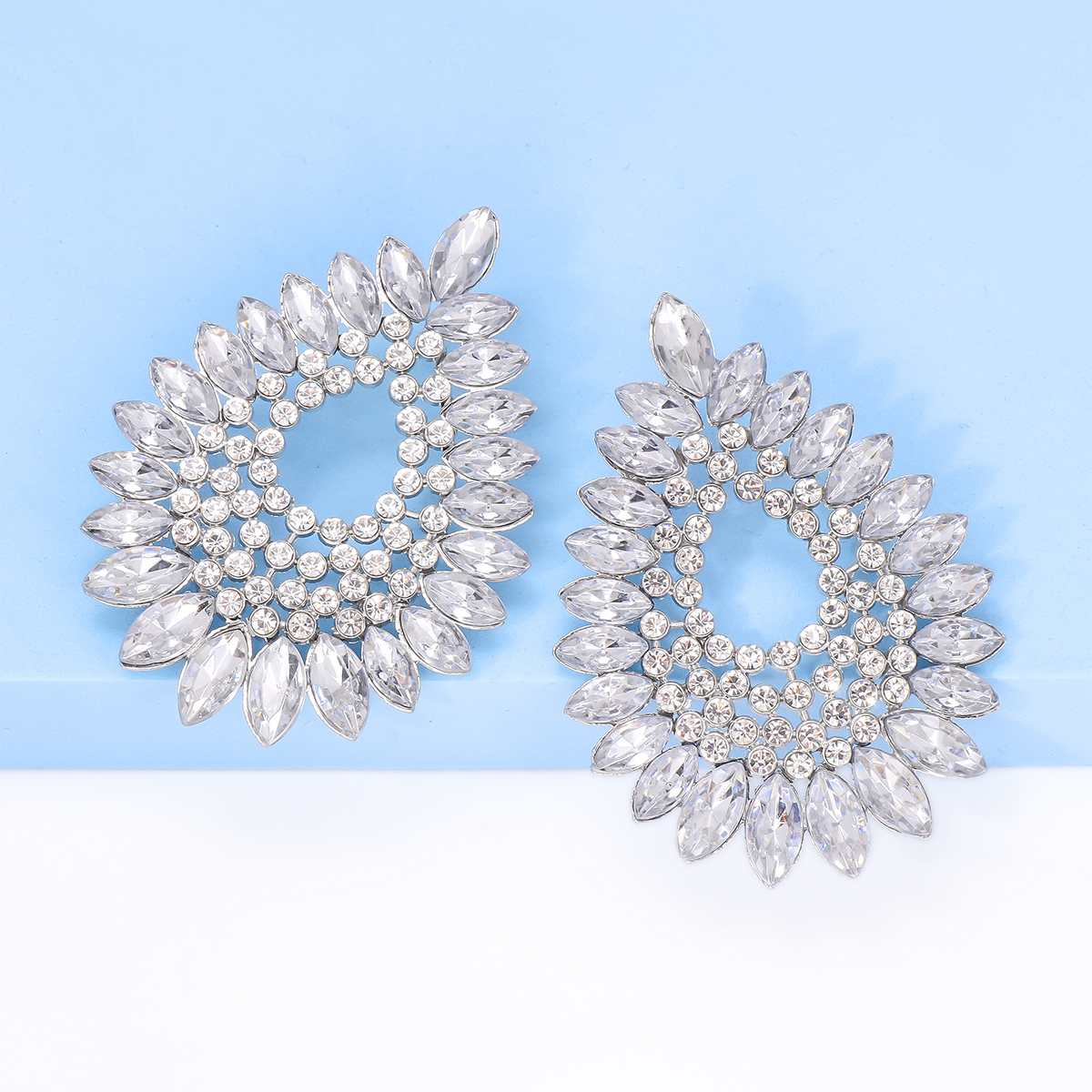Elegant Glam Water Droplets Alloy Inlay Acrylic Artificial Diamond Women's Ear Studs display picture 12