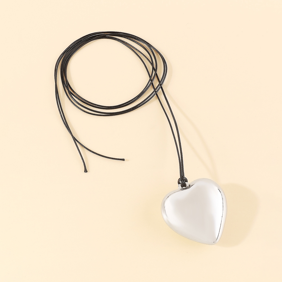 Vintage Style Simple Style Heart Shape Alloy Leather Rope Handmade Three-dimensional Women's Pendant Necklace display picture 10