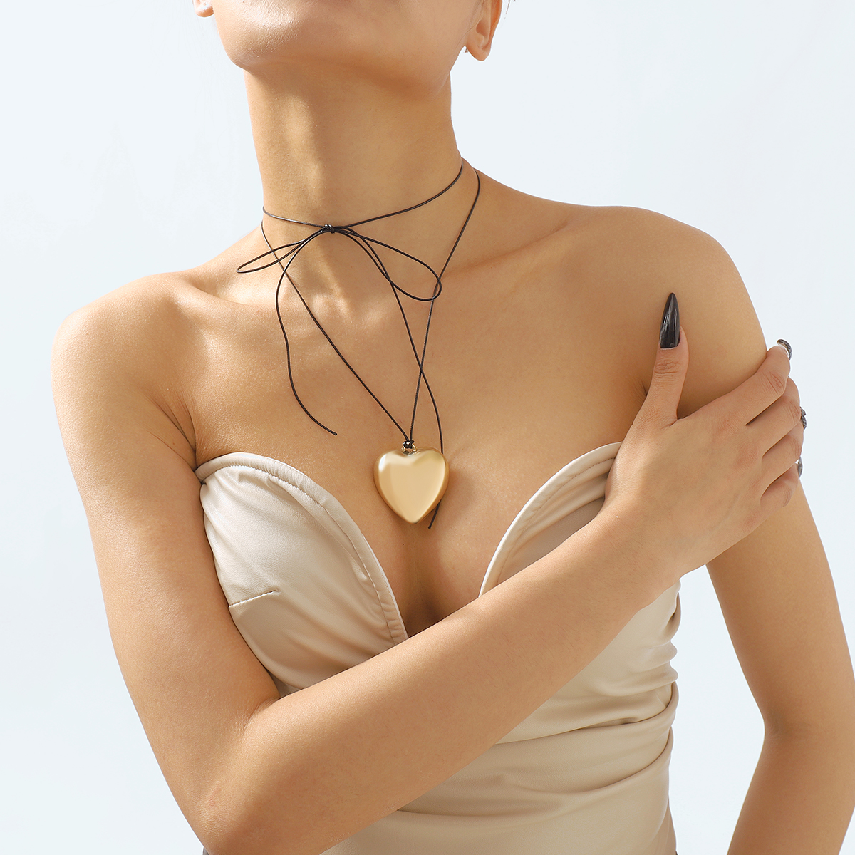 Vintage-stil Einfacher Stil Herzform Legierung Lederseil Handgemacht Dreidimensional Frau Halskette Mit Anhänger display picture 14