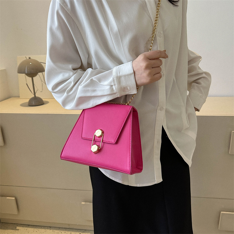 Women's Pu Leather Solid Color Elegant Cute Square Flip Cover Shoulder Bag Crossbody Bag display picture 1