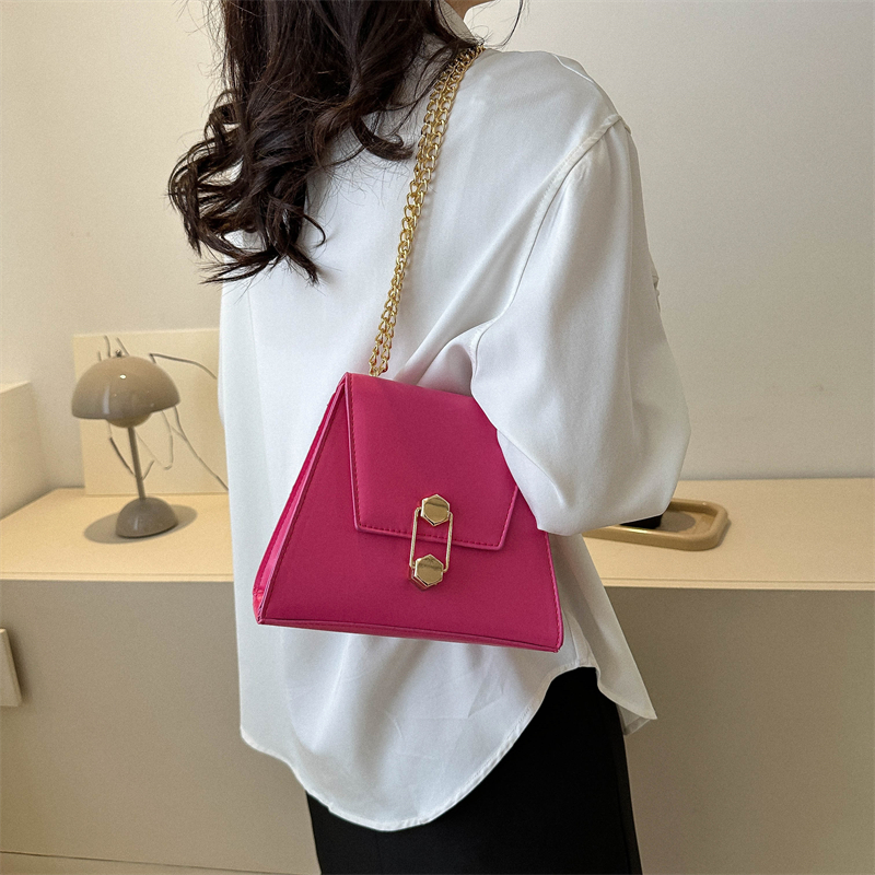 Women's Pu Leather Solid Color Elegant Cute Square Flip Cover Shoulder Bag Crossbody Bag display picture 2