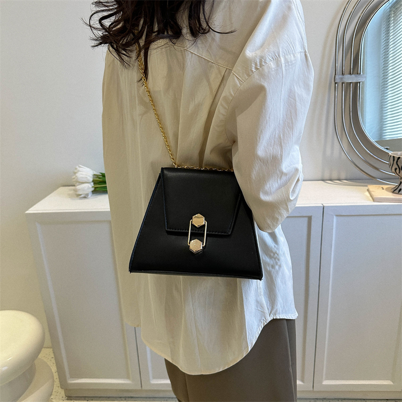 Women's Pu Leather Solid Color Elegant Cute Square Flip Cover Shoulder Bag Crossbody Bag display picture 7