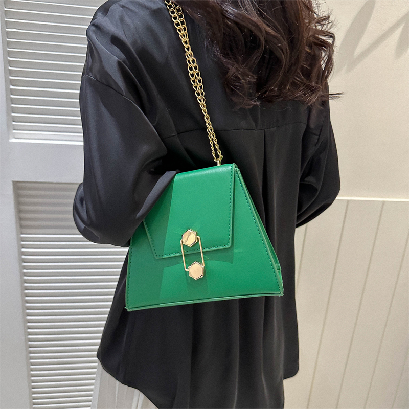 Women's Pu Leather Solid Color Elegant Cute Square Flip Cover Shoulder Bag Crossbody Bag display picture 6