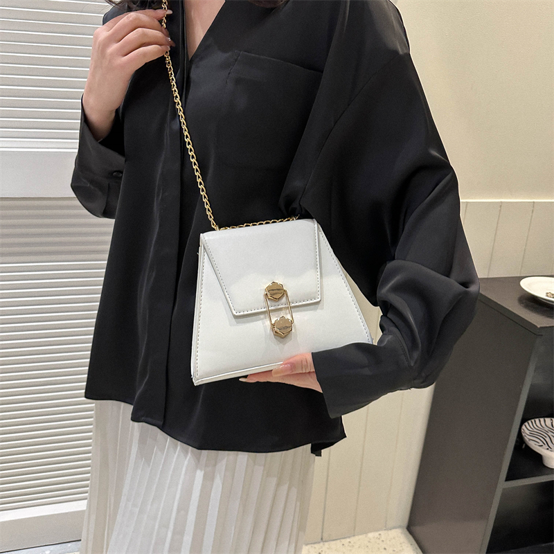 Women's Pu Leather Solid Color Elegant Cute Square Flip Cover Shoulder Bag Crossbody Bag display picture 13