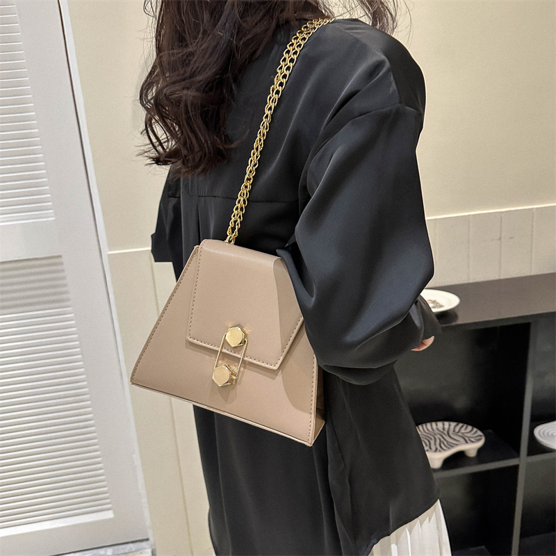 Women's Pu Leather Solid Color Elegant Cute Square Flip Cover Shoulder Bag Crossbody Bag display picture 9