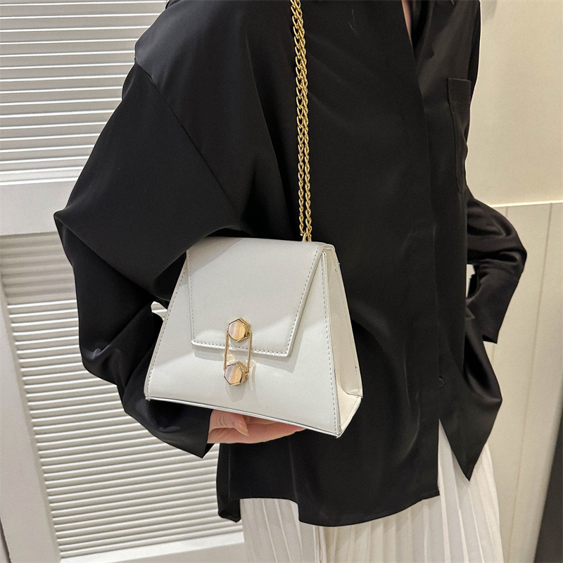 Women's Pu Leather Solid Color Elegant Cute Square Flip Cover Shoulder Bag Crossbody Bag display picture 14