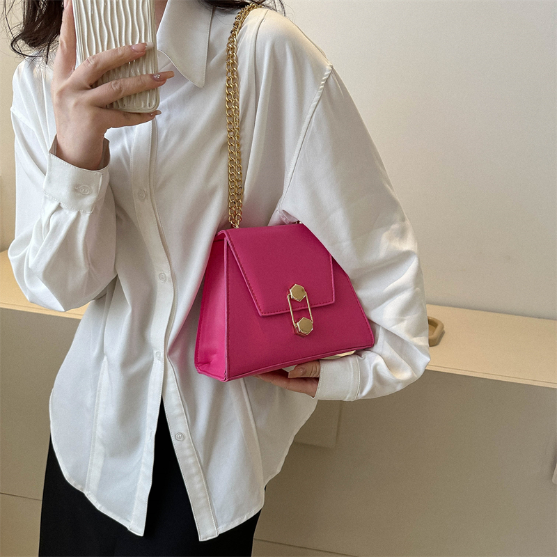 Women's Pu Leather Solid Color Elegant Cute Square Flip Cover Shoulder Bag Crossbody Bag display picture 8