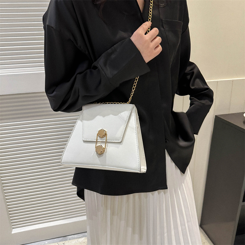 Women's Pu Leather Solid Color Elegant Cute Square Flip Cover Shoulder Bag Crossbody Bag display picture 11