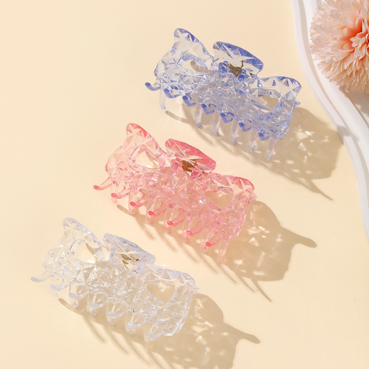 Cute Commute Solid Color Arylic Transparent Hair Clip display picture 3