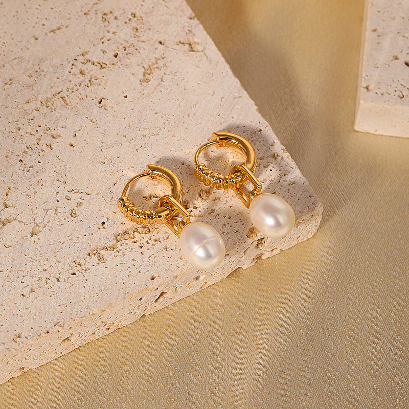 1 Paar Glam Retro Geometrisch Überzug Inlay Kupfer Künstliche Perlen 18 Karat Vergoldet Tropfenohrringe display picture 2