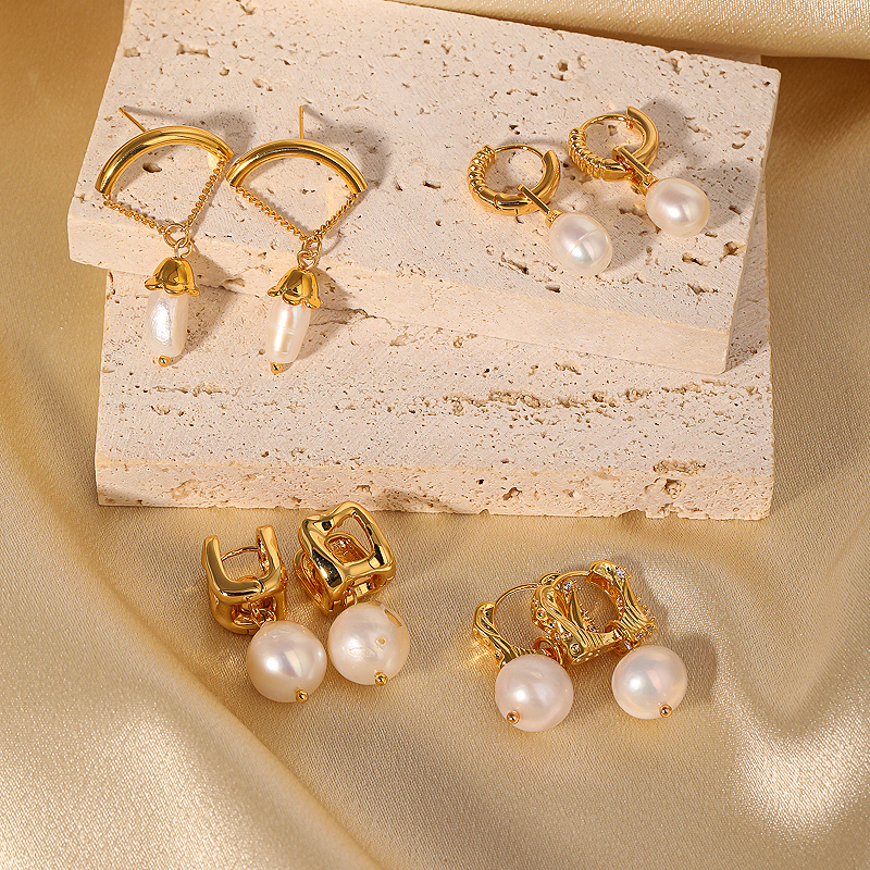 1 Paar Glam Retro Geometrisch Überzug Inlay Kupfer Künstliche Perlen 18 Karat Vergoldet Tropfenohrringe display picture 4