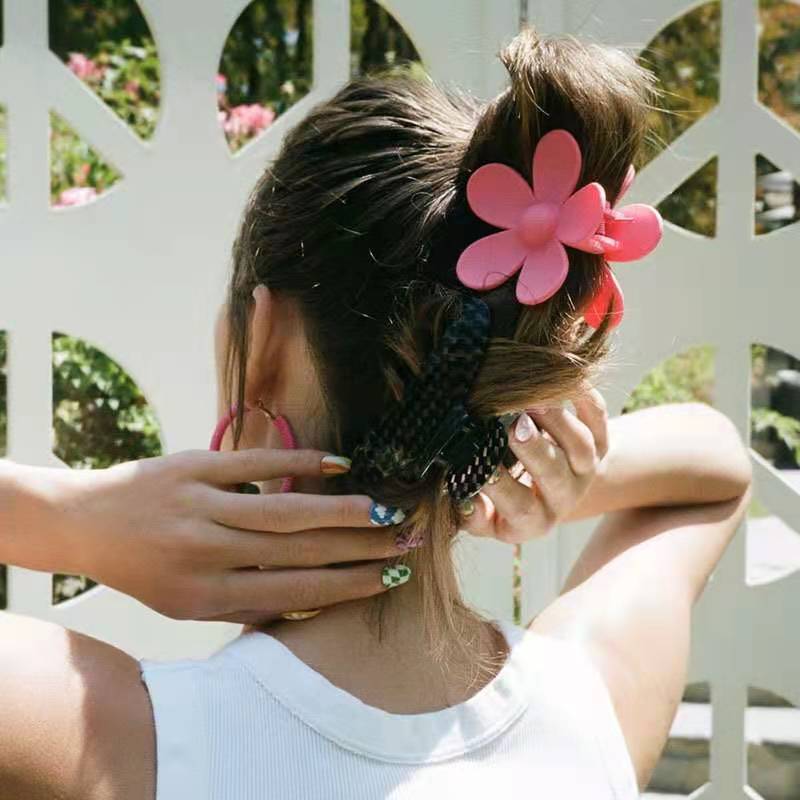 Korean Style Solid Color Flower Plastic Resin Hair Clip display picture 6
