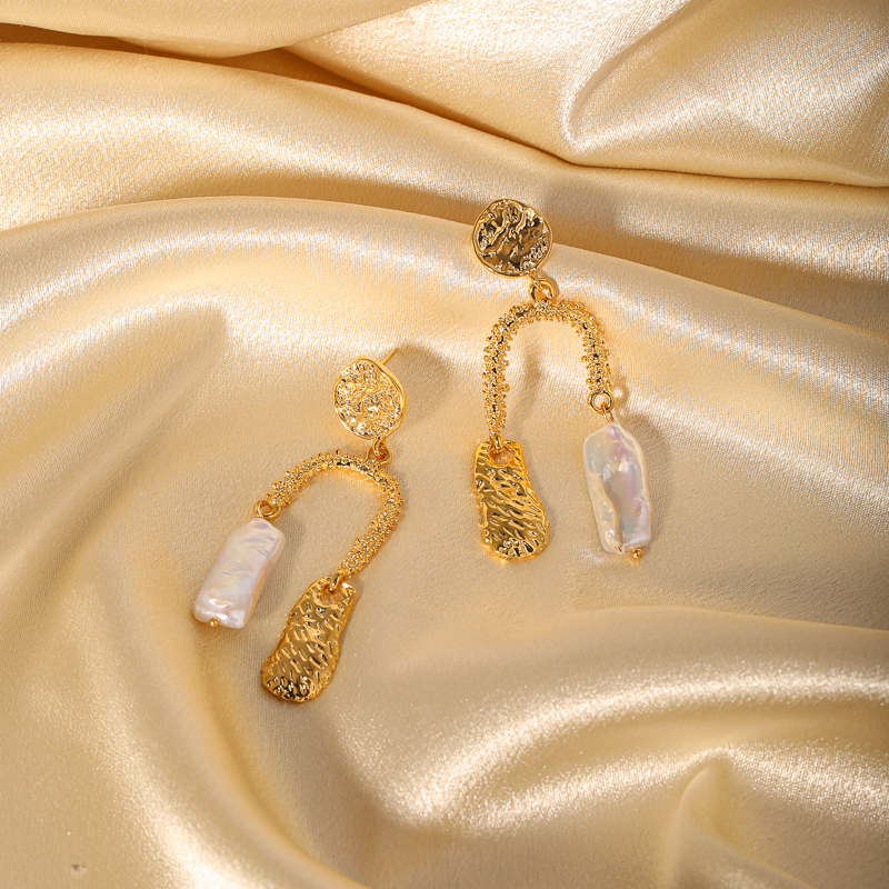 1 Paar Klassisch Luxuriös Geometrisch Inlay Kupfer Künstliche Perlen 18 Karat Vergoldet Tropfenohrringe display picture 2