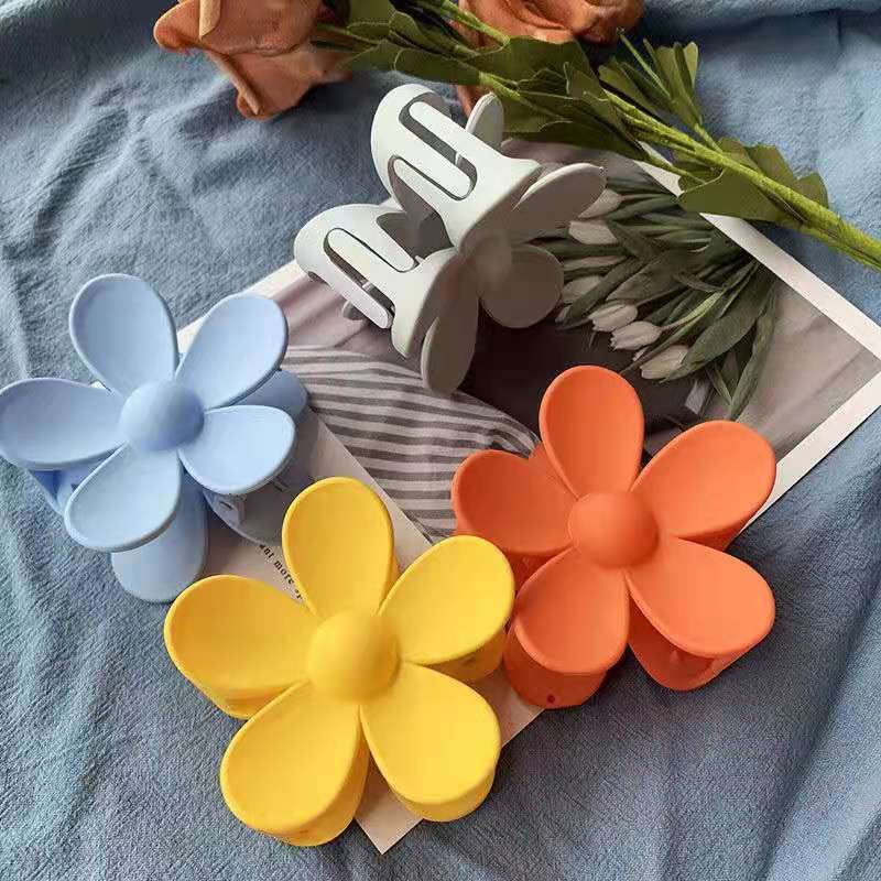 Korean Style Solid Color Flower Plastic Resin Hair Clip display picture 4