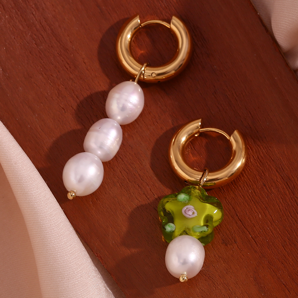 1 Pair Elegant Flower Plating Stainless Steel Freshwater Pearl 18k Gold Plated Drop Earrings display picture 6