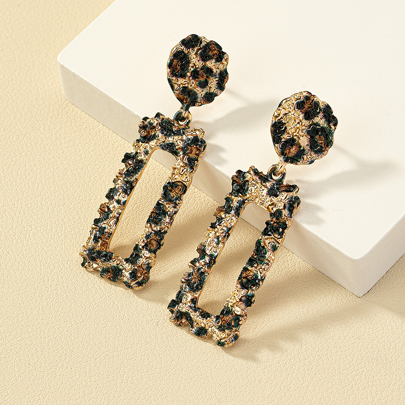 1 Piece Nordic Style Leopard Rectangle Hollow Out Alloy Drop Earrings display picture 3