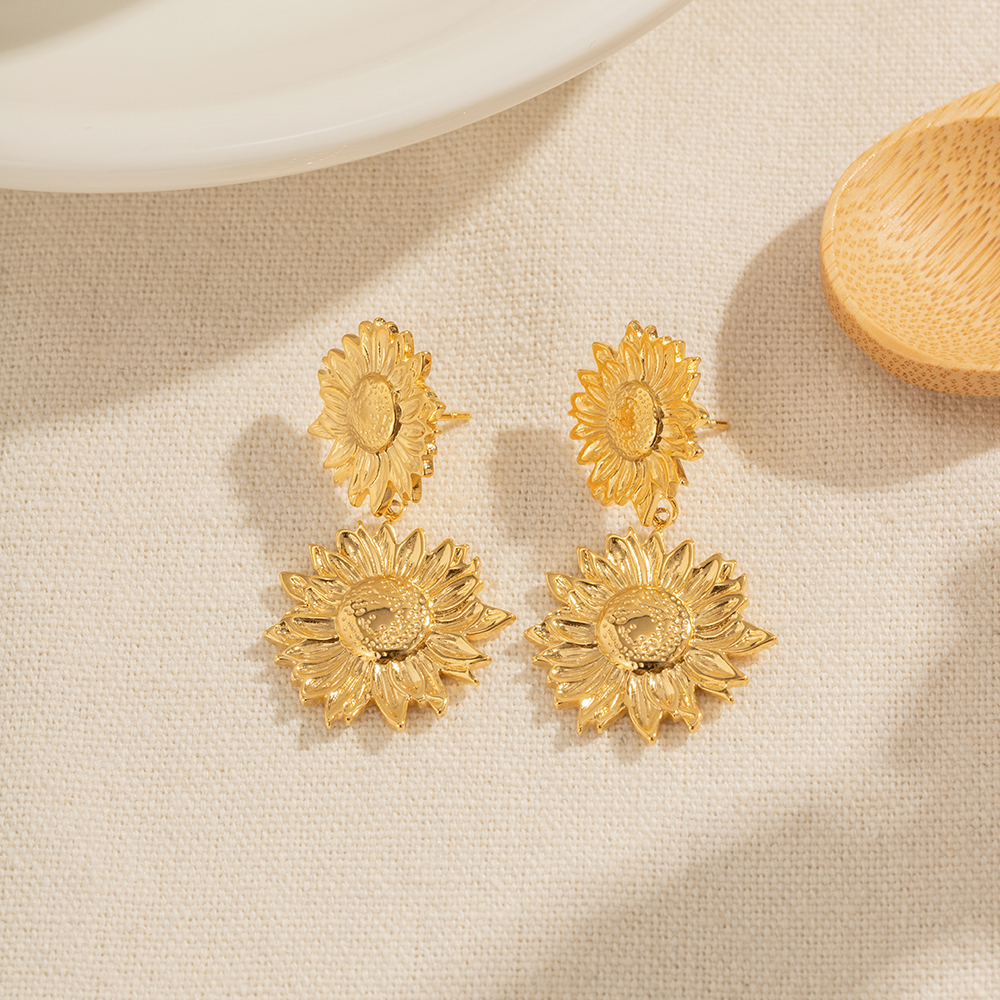 1 Pair Ig Style Casual Sunflower Plating Stainless Steel 18k Gold Plated Drop Earrings display picture 5