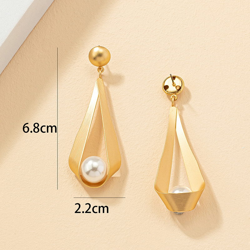 1 Piece Retro Lady Geometric Imitation Pearl Alloy Drop Earrings display picture 1