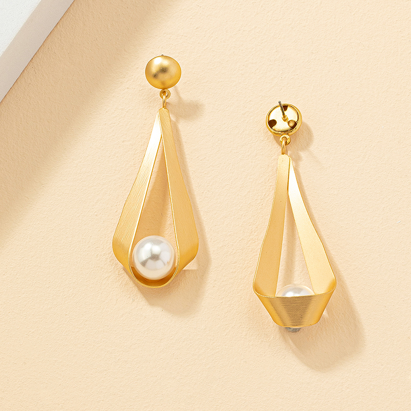 1 Piece Retro Lady Geometric Imitation Pearl Alloy Drop Earrings display picture 6