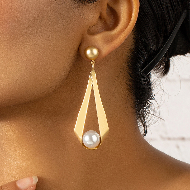 1 Piece Retro Lady Geometric Imitation Pearl Alloy Drop Earrings display picture 5