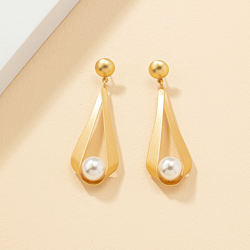 1 Piece Retro Lady Geometric Imitation Pearl Alloy Drop Earrings display picture 4