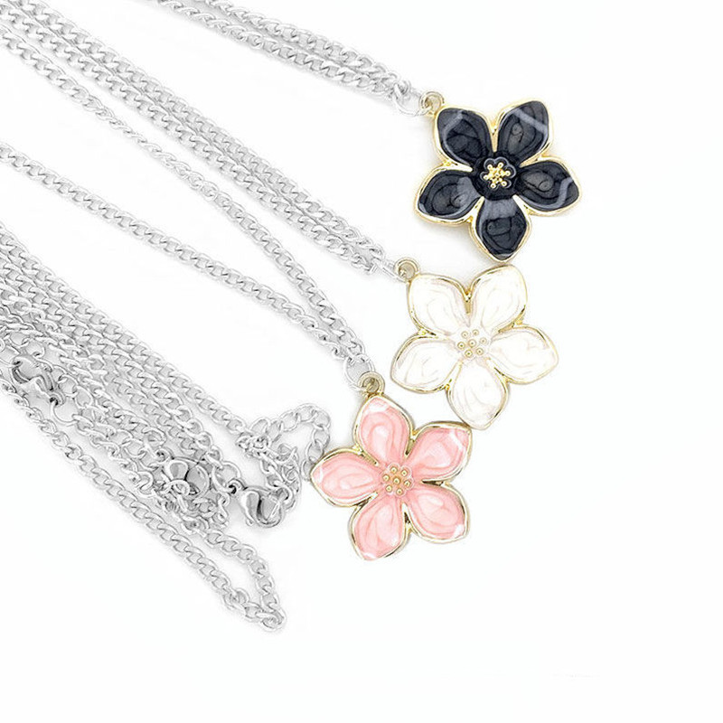 Sweet Flower Alloy Women's Pendant Necklace display picture 6