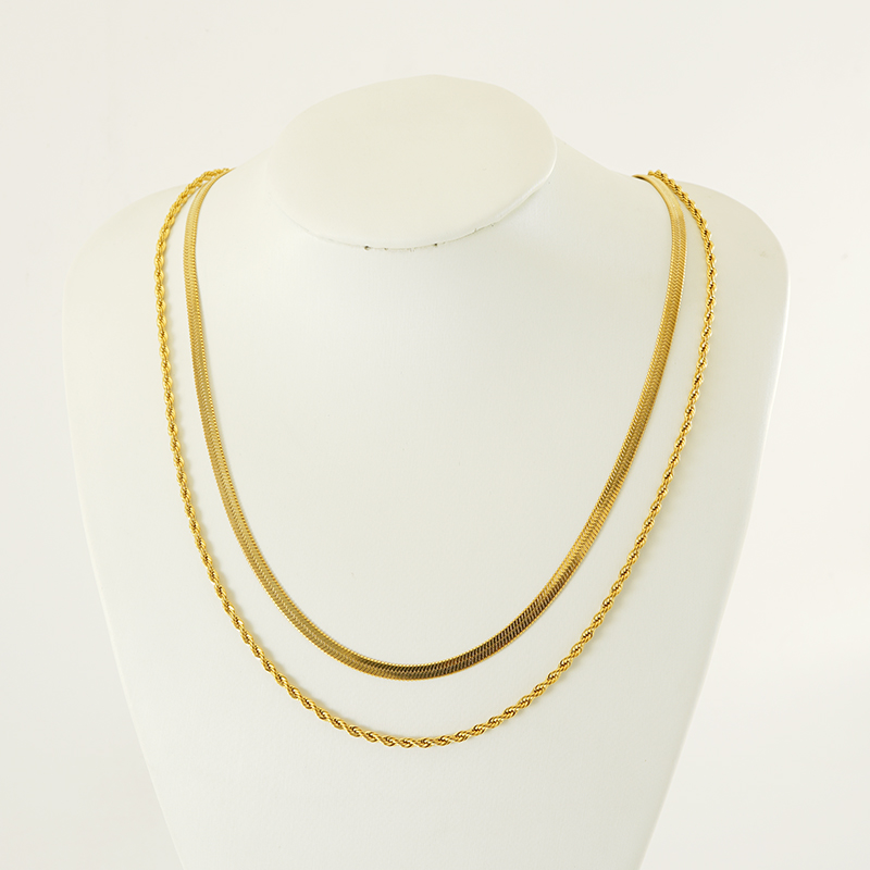 304 Stainless Steel 18K Gold Plated Casual Simple Style Layered Plating Solid Color Titanium Steel Layered Necklaces display picture 1