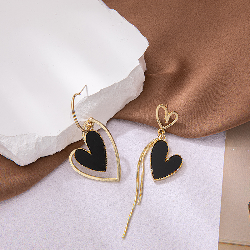 1 Pair Retro Asymmetrical Heart Shape Tassel Plating Inlay Copper Shell 18k Gold Plated Drop Earrings display picture 5