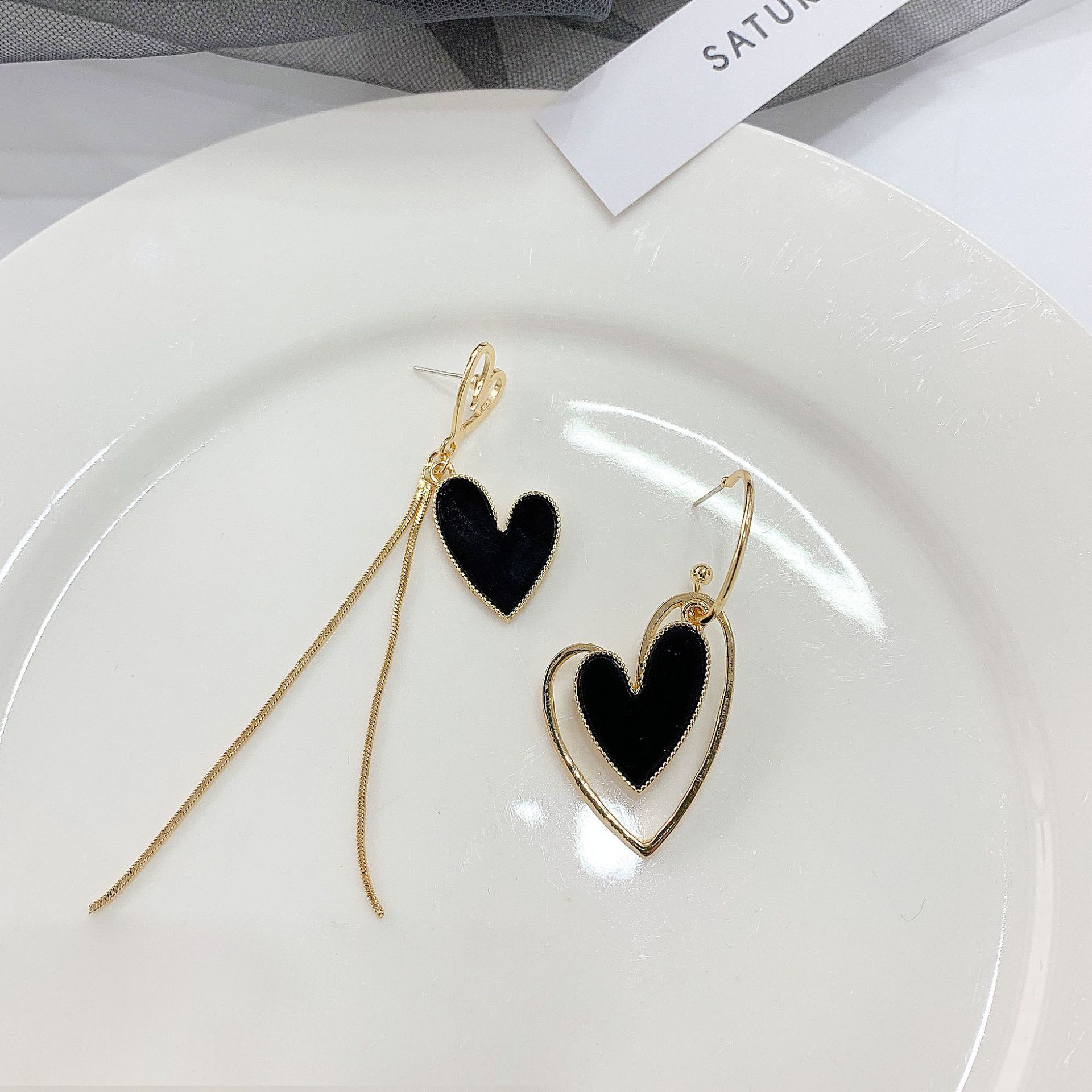 1 Pair Retro Asymmetrical Heart Shape Tassel Plating Inlay Copper Shell 18k Gold Plated Drop Earrings display picture 6