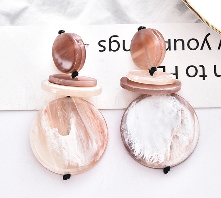 Retro Round Arylic Women's Drop Earrings display picture 3