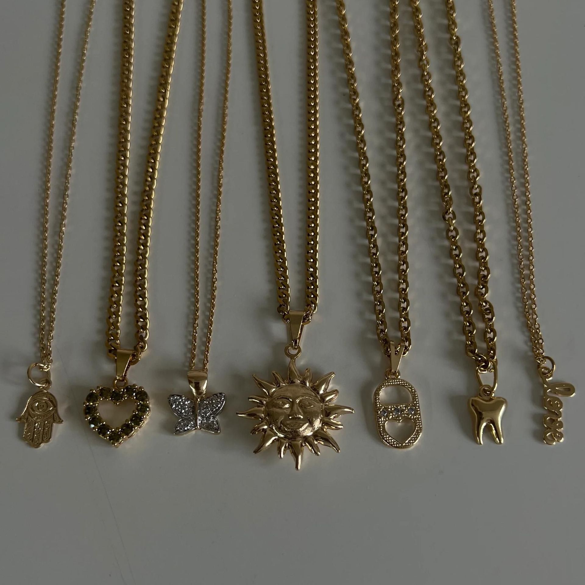 Glam Retro Sun Palm Heart Shape Copper 18k Gold Plated Zircon Pendant Necklace In Bulk display picture 1