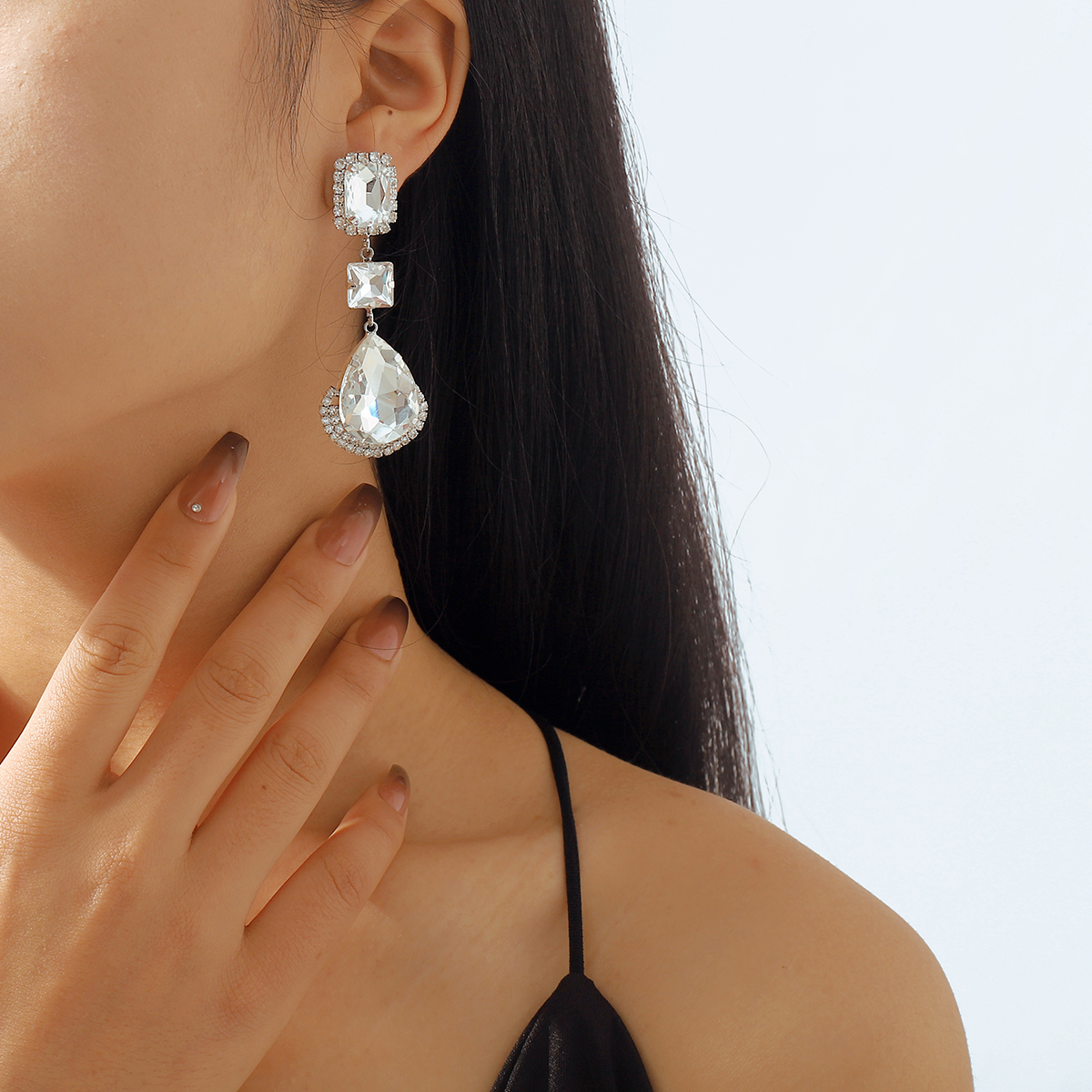 1 Pair Elegant Luxurious Square Water Droplets Inlay Alloy Rhinestones Drop Earrings display picture 18