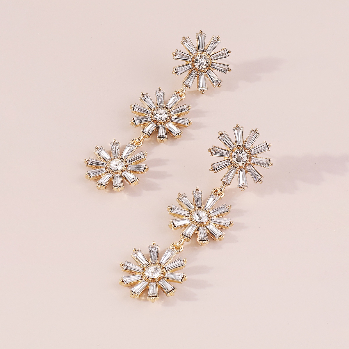1 Paar Elegant Vintage-stil Süss Blume Inlay Legierung Künstlicher Diamant Tropfenohrringe display picture 5