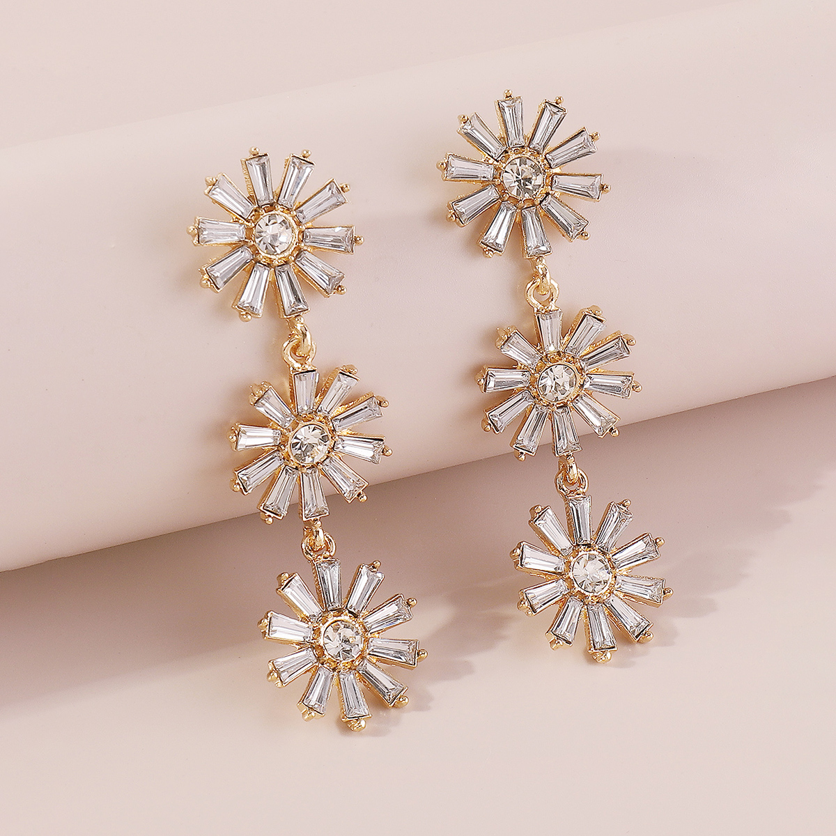 1 Paar Elegant Vintage-stil Süss Blume Inlay Legierung Künstlicher Diamant Tropfenohrringe display picture 7