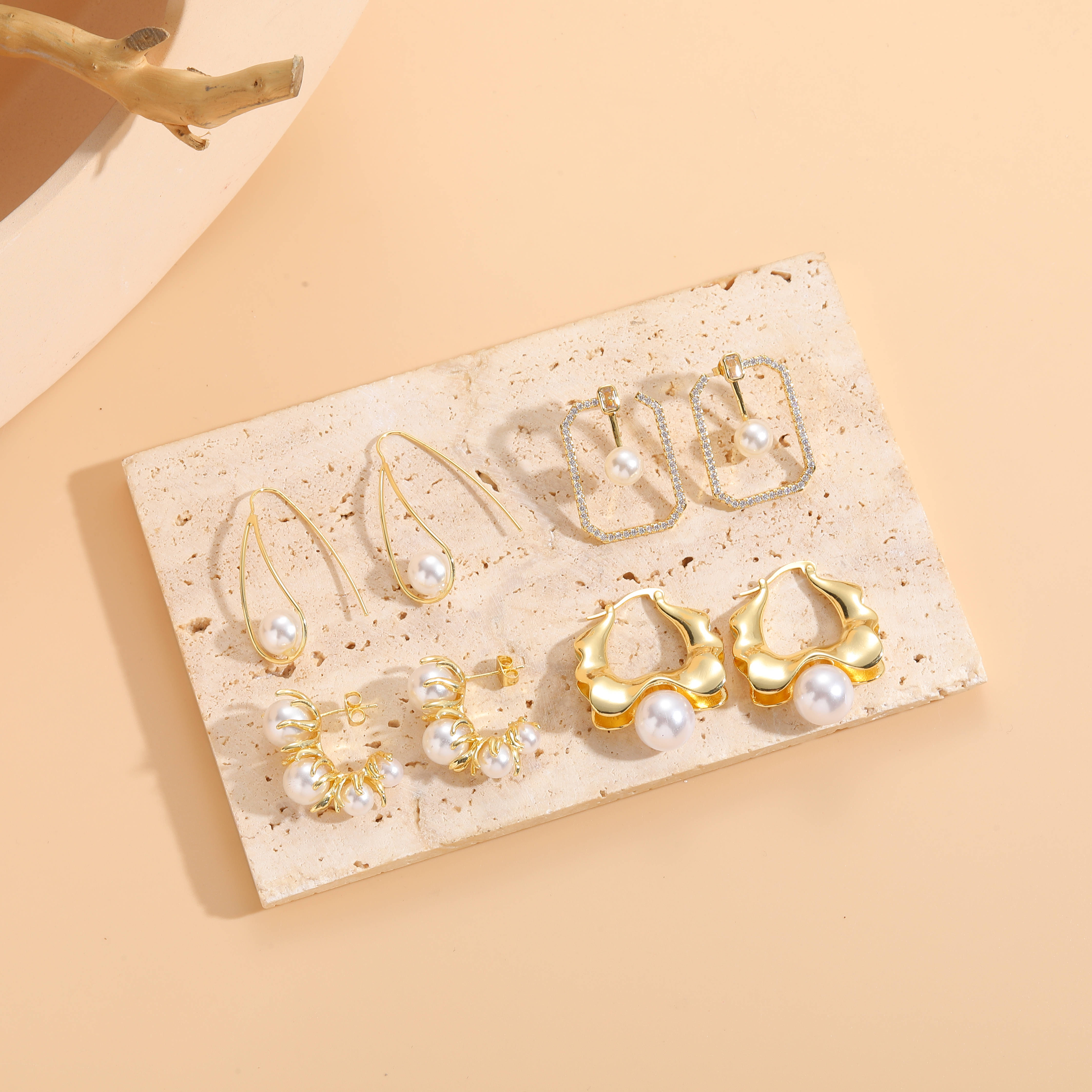 1 Paar Elegant Glam Irregulär Asymmetrisch Kupfer Perle Zirkon 14 Karat Vergoldet Ohrringe display picture 4