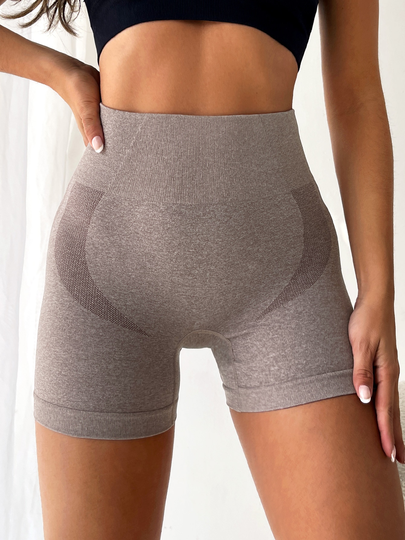 Women's Sports Solid Color Nylon Spandex Hollow Out Active Bottoms Shorts display picture 5