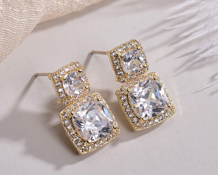 1 Pair Elegant Basic Lady Square Inlay Copper Zircon Ear Studs display picture 1