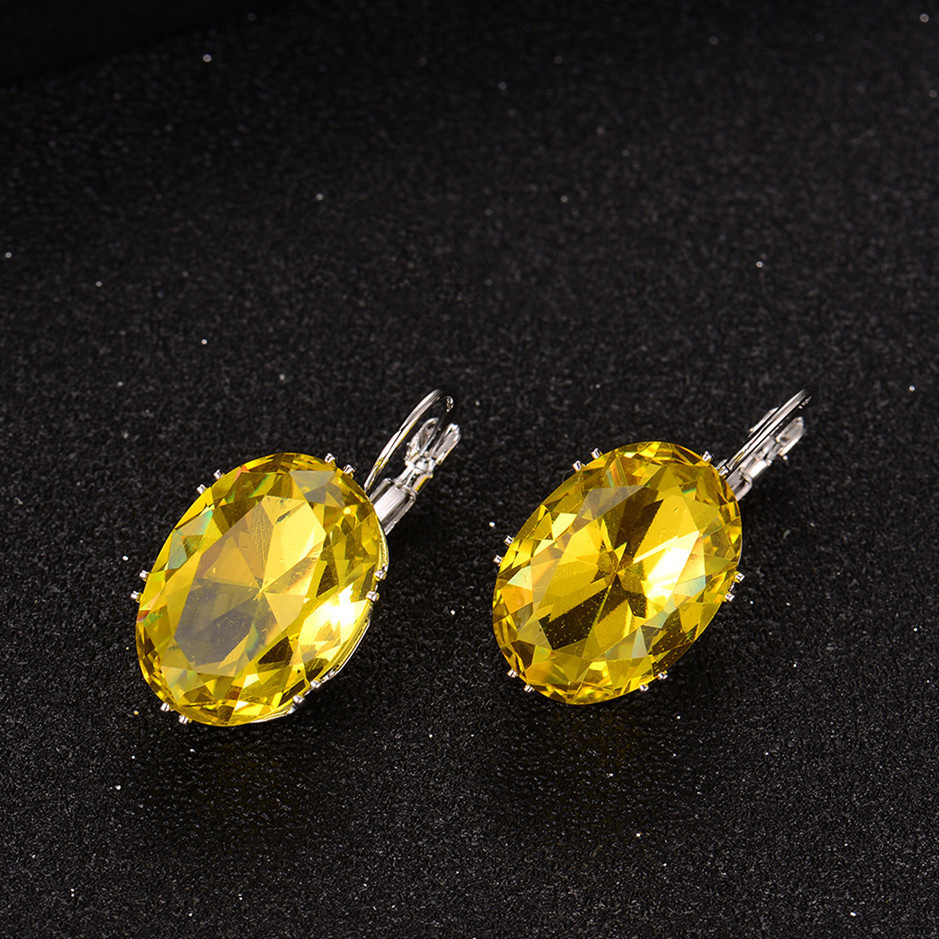 1 Pair Elegant Retro Oval Plating Inlay Copper Zircon Rhodium Plated Earrings display picture 9