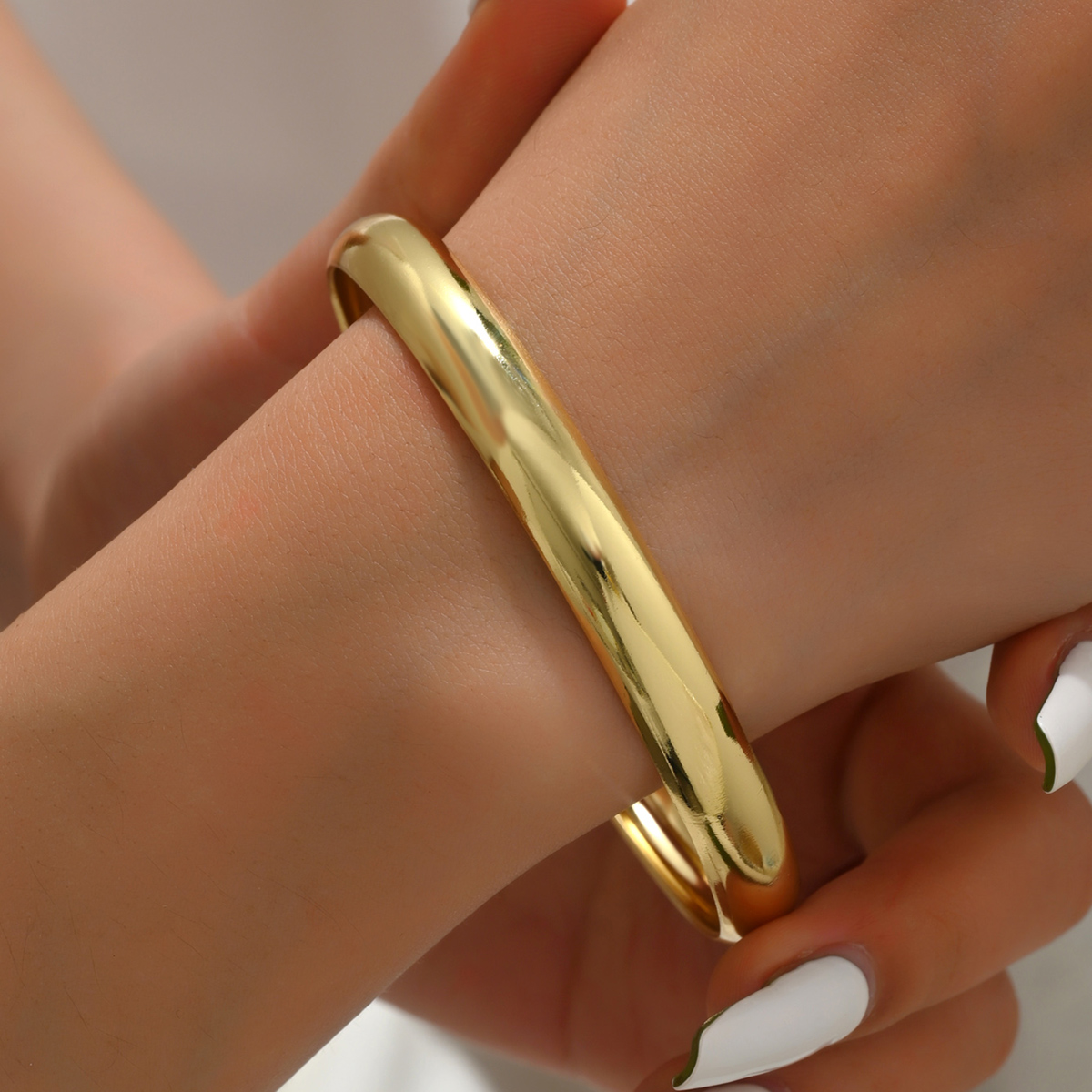 Elegant Lady Round Solid Color Iron Women'S Bangle display picture 2