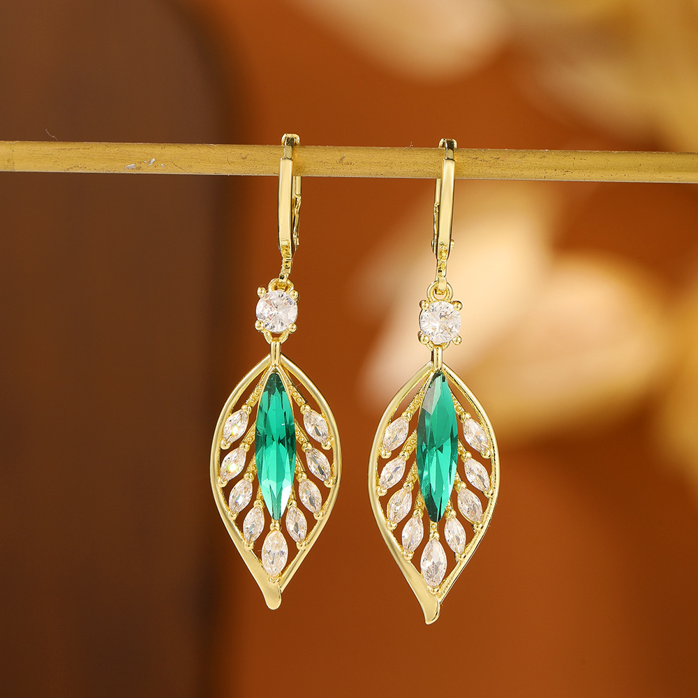 1 Pair Vintage Style Leaves Plating Copper Zircon 14k Gold Plated Dangling Earrings display picture 2