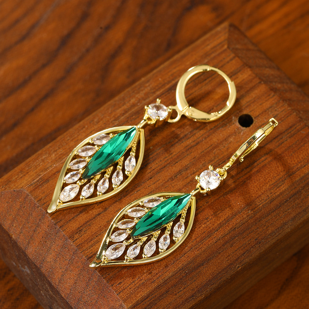 1 Pair Vintage Style Leaves Plating Copper Zircon 14k Gold Plated Dangling Earrings display picture 3