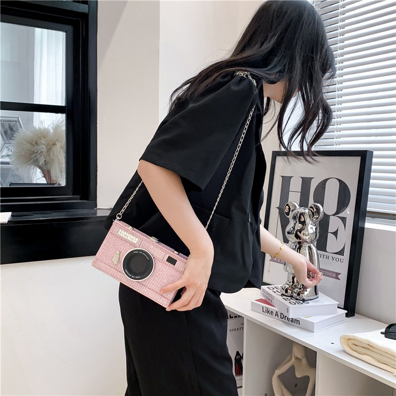 Women's Pu Leather Camera Cute Square Lock Clasp Shoulder Bag Crossbody Bag display picture 3