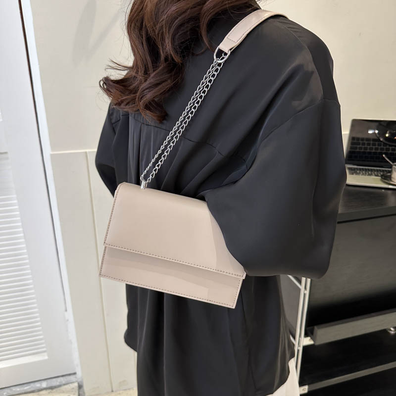 Women's Pu Leather Solid Color Elegant Square Flip Cover Shoulder Bag Crossbody Bag display picture 2