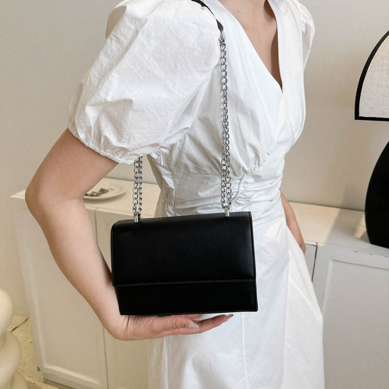 Women's Pu Leather Solid Color Elegant Square Flip Cover Shoulder Bag Crossbody Bag display picture 4